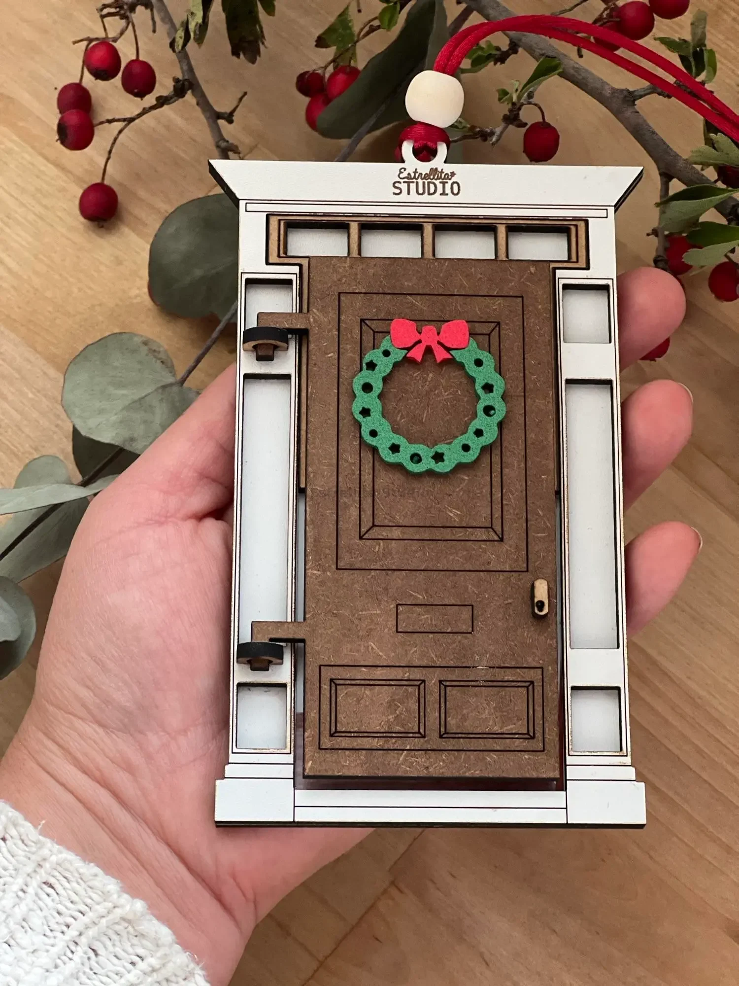 Bola de navidad en madera Puerta Navideña