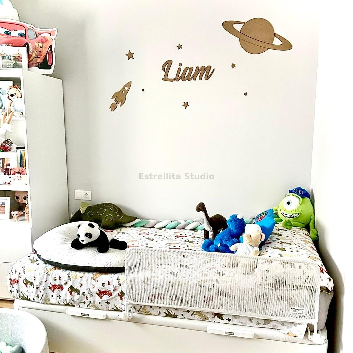 Cohete con Planeta y Estrellas